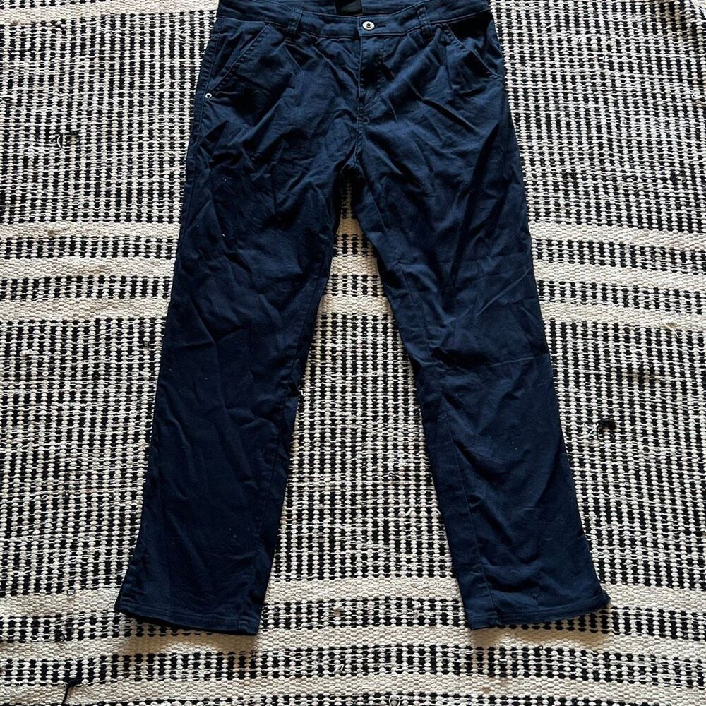 Prana Size 8 Navy a blue straight leg pants Active / cargo back pockets
